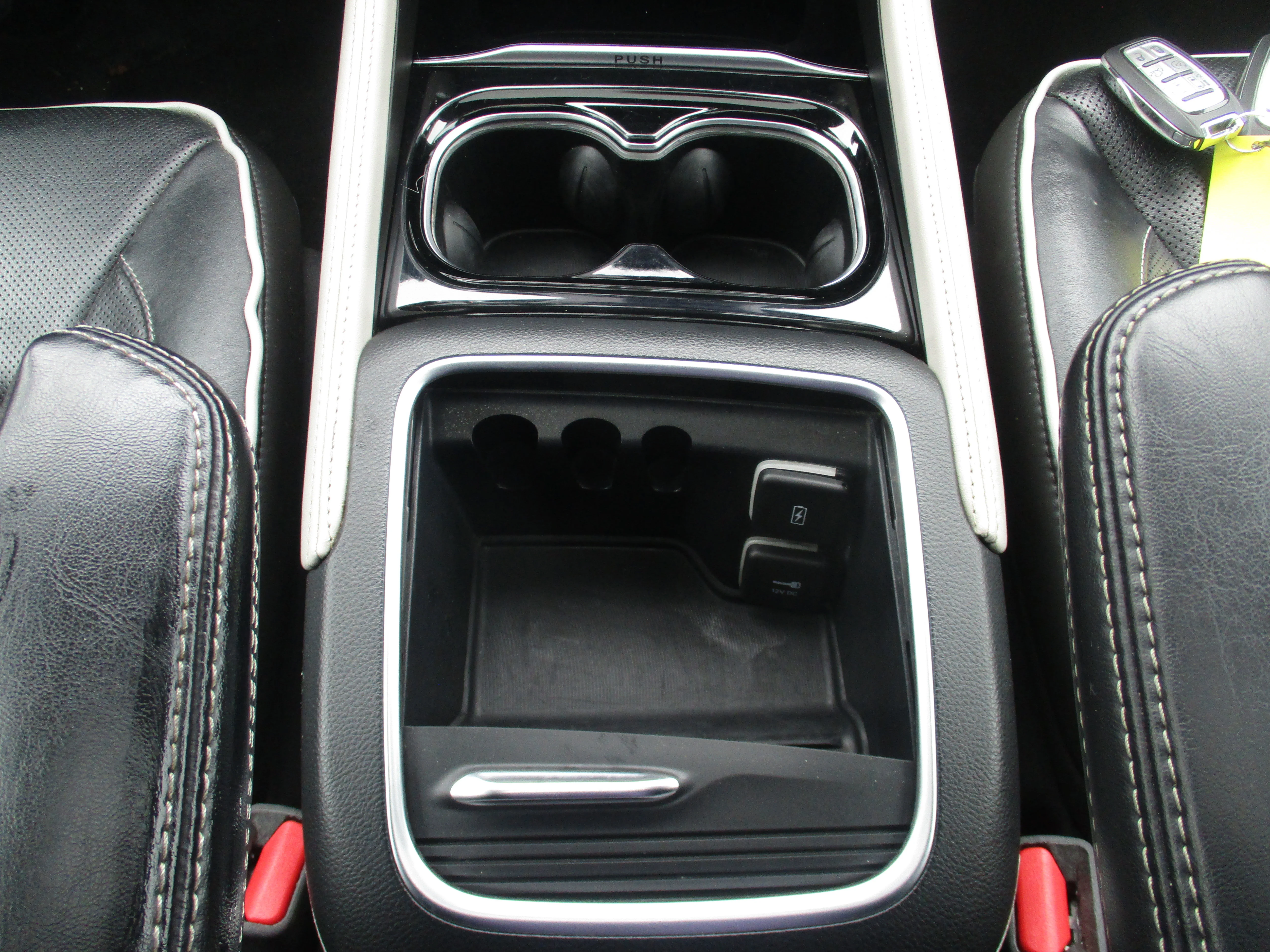 Used 2022 Brilliant Black Crystal Pearlcoat Chrysler Limited image 48
