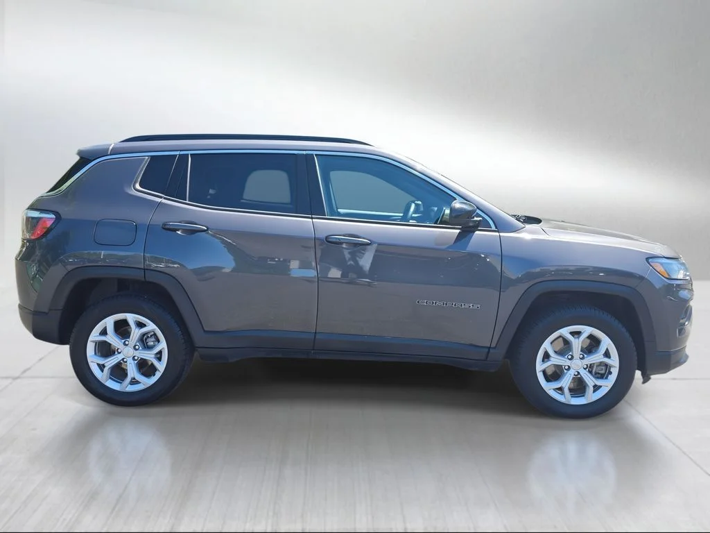 Used 2024 Baltic Gray Metallic Clearcoat Jeep Latitude image 2