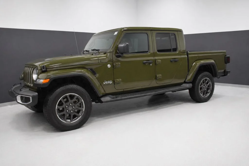 Used 2021 Green Jeep Overland image 2