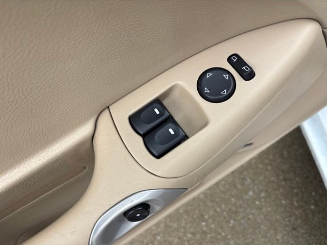 Used 2008 White Chevrolet Base image 15