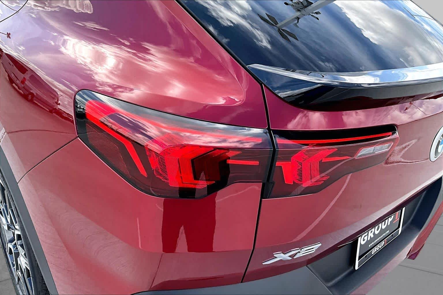 Used 2026 Vegas Red Metallic BMW xDrive28i image 27
