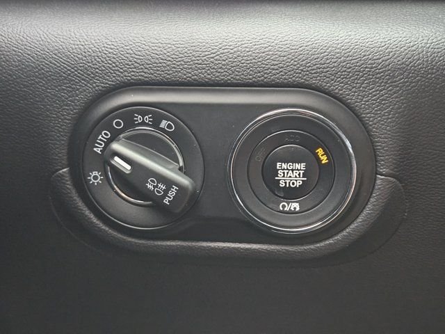 Used 2018  Maserati Base image 23
