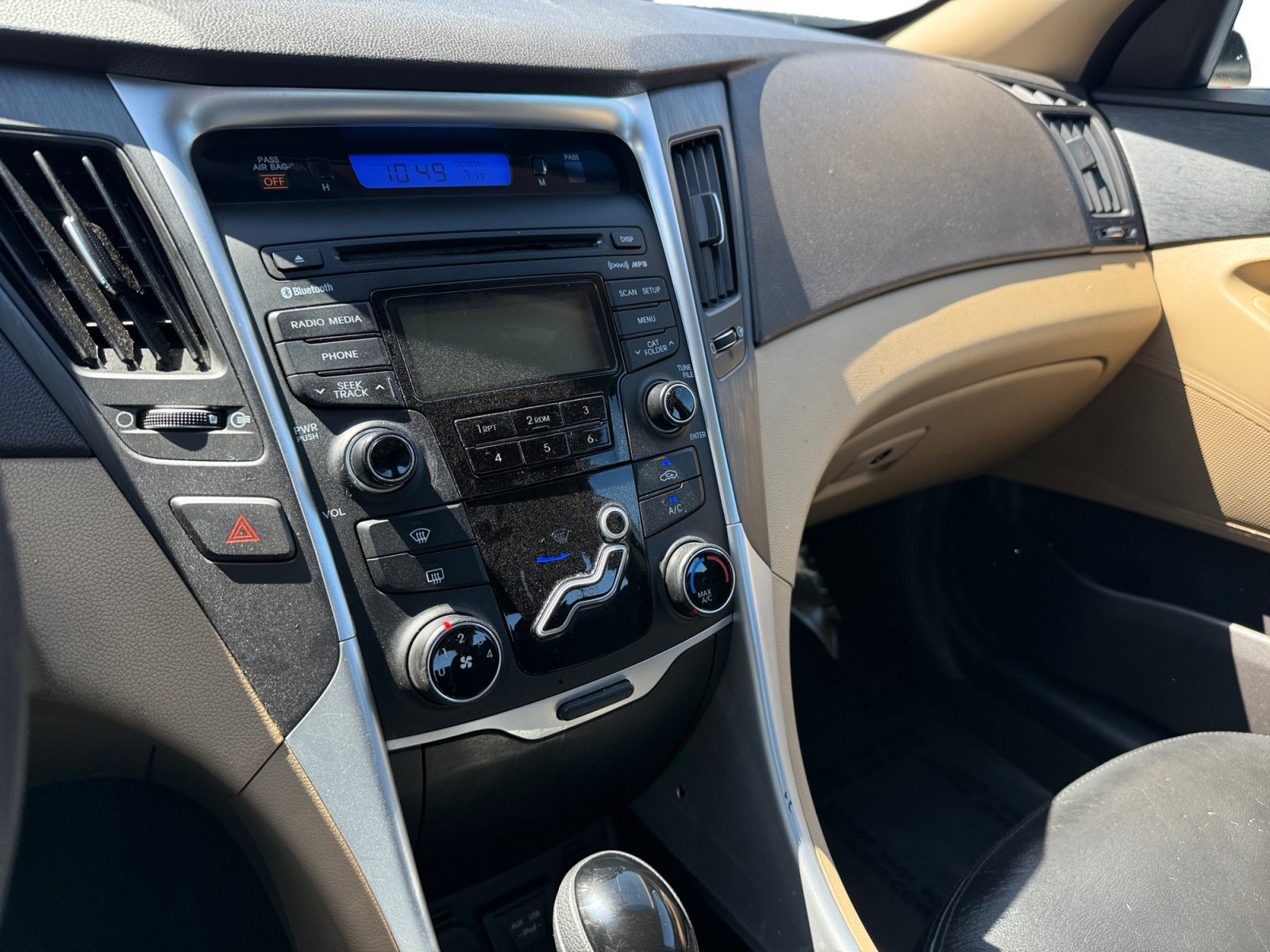 Used 2013 Shimmering White Mica Hyundai GLS image 12