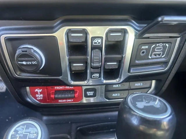 Used 2021 Silver Jeep Unlimited Rubicon 4xe image 27