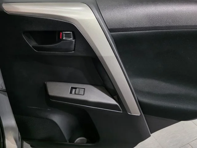 Used 2017 Silver Toyota LE image 12