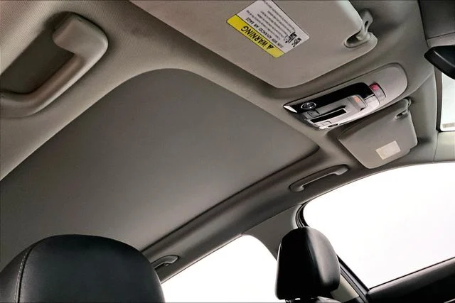 Used 2022 Everlasting Silver Kia SX-Prestige image 19
