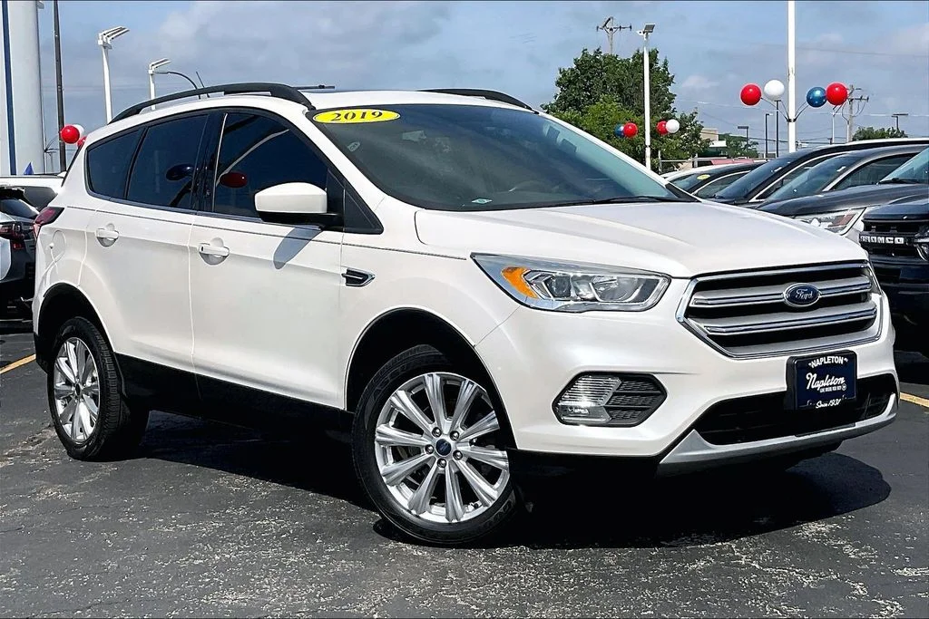 Certified Used 2019 White Platinum Clearcoat Metallic Ford SEL image 35