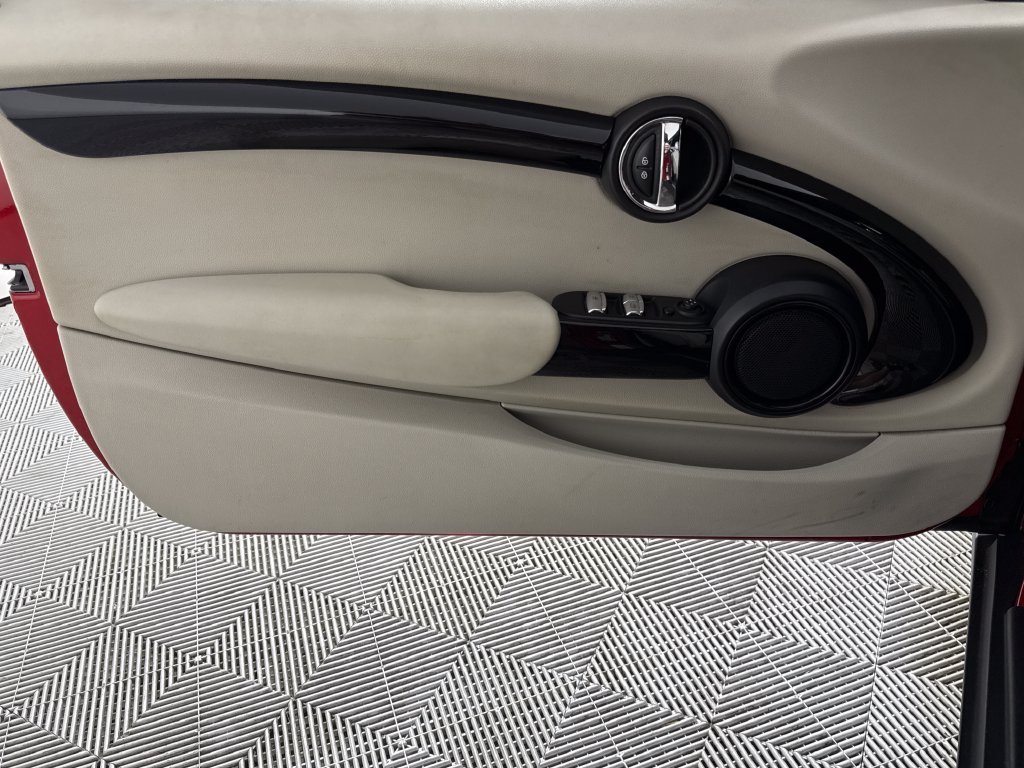 Used 2016  MINI Base image 9