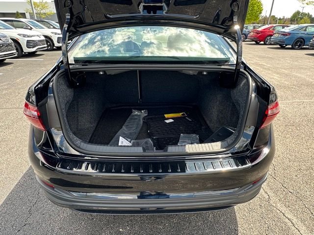 New 2026 Deep Black Pearl Volkswagen 1.5T SE image 15