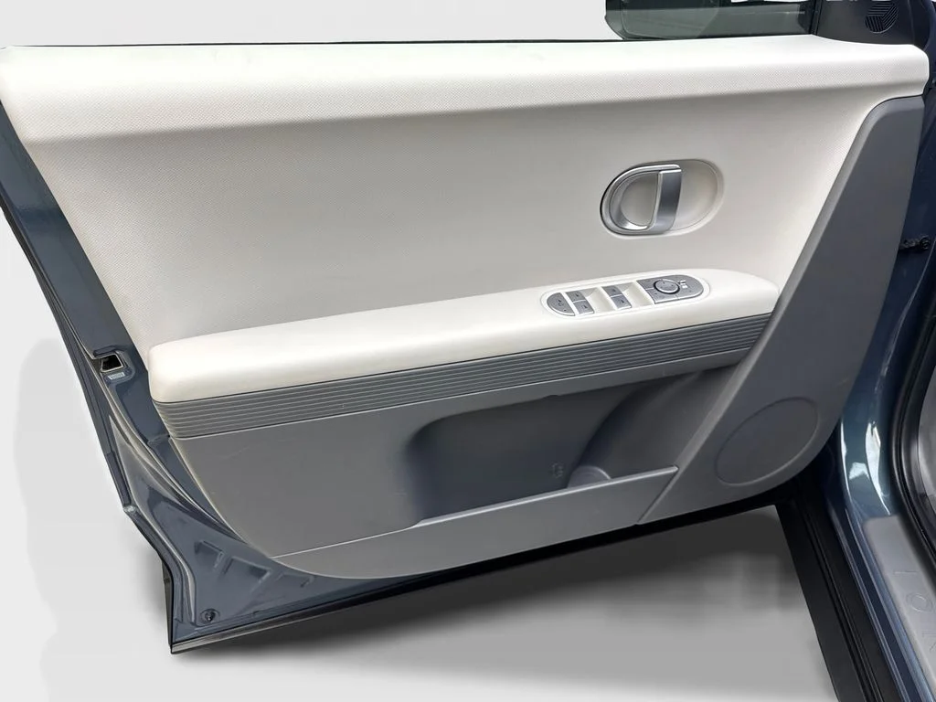 Used 2024 Green Hyundai SEL image 31