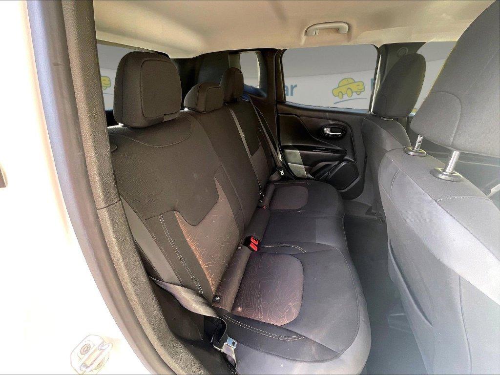 Used 2023 White Jeep Latitude image 19