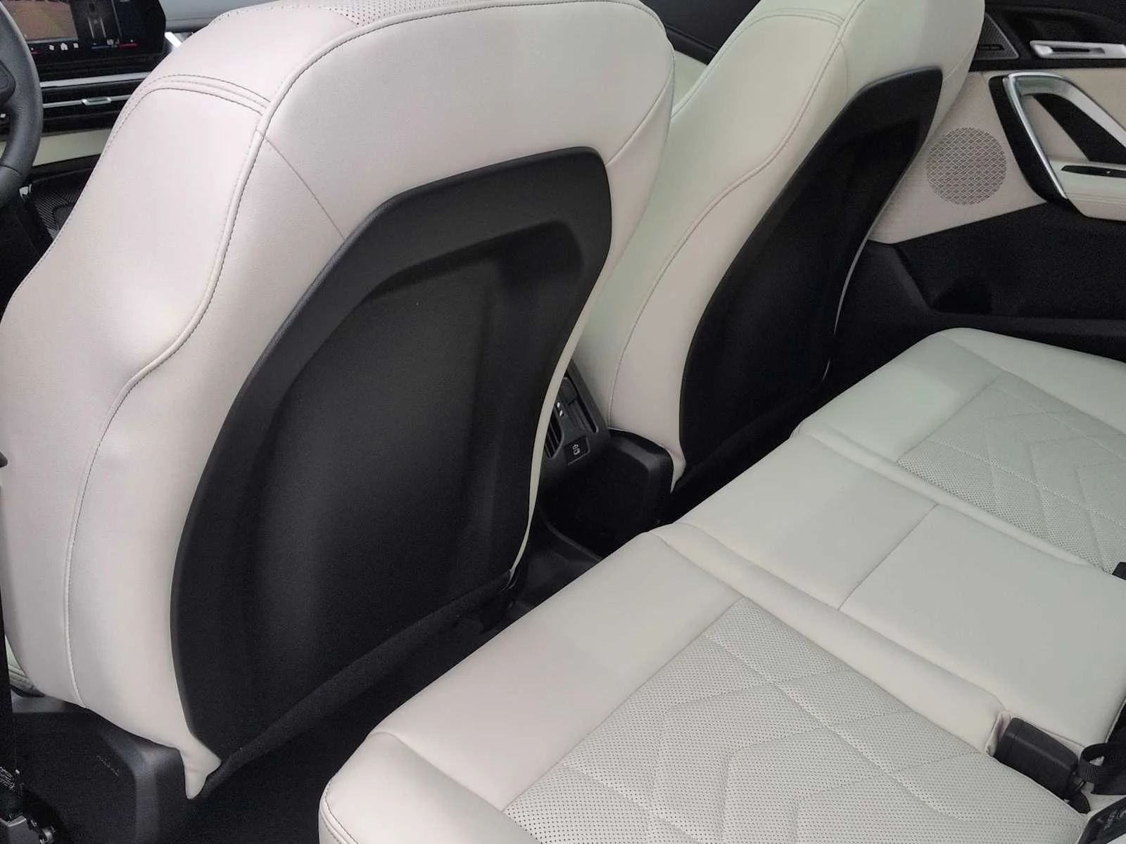 New 2026 Cape York Green Metallic BMW xDrive28i image 18