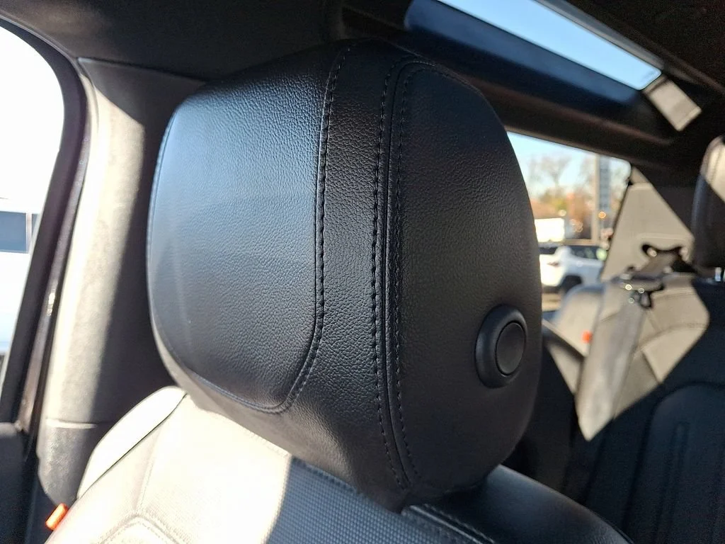 Used 2022  Land Rover X-Dynamic S image 18