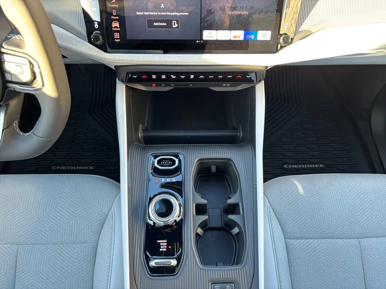 New 2026 Diamond Black Crystal Pearl Jeep Laredo image 15