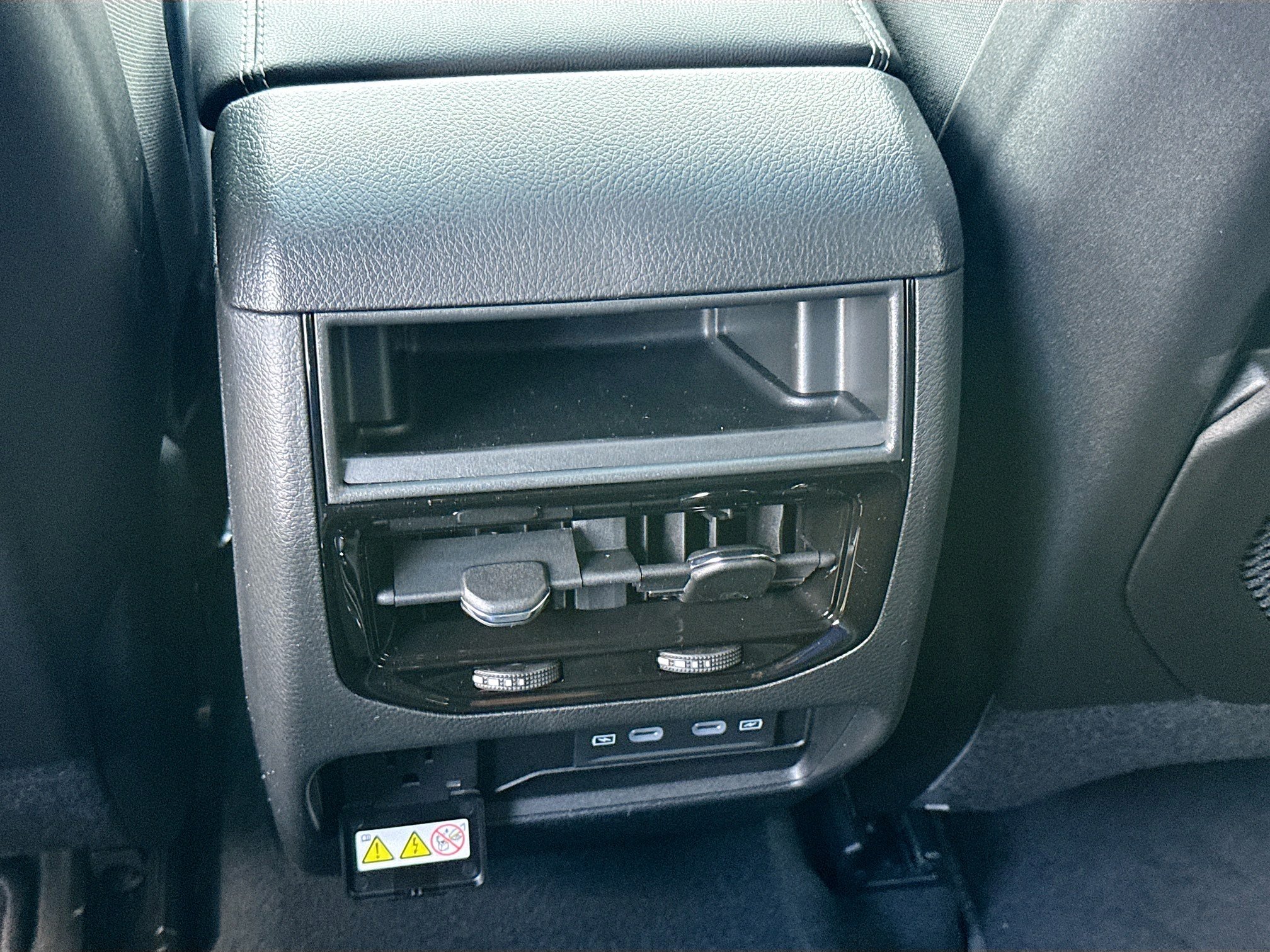 New 2026 Silver Zynith Exterior Paint Jeep Laredo Altitude image 28