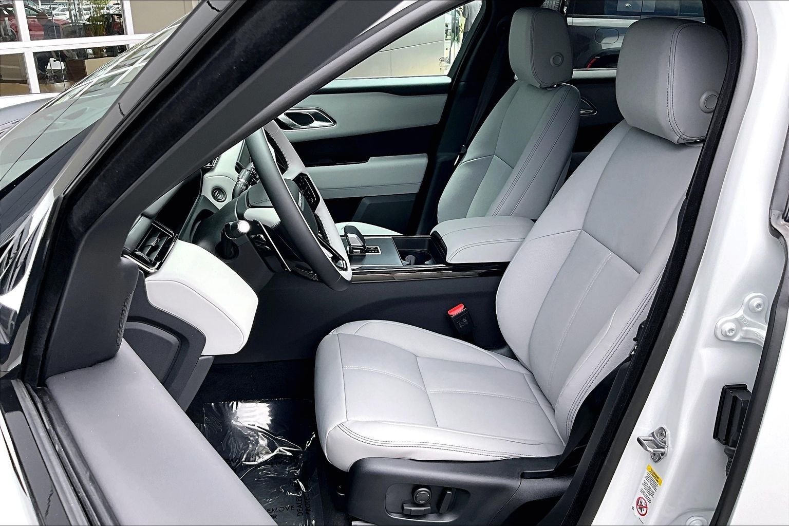 New 2026 Fuji White Land Rover P250 Belgravia Edition image 9