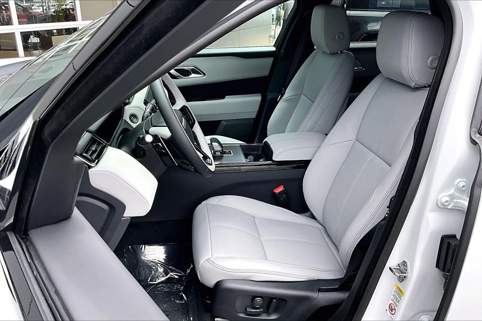 New 2026 Fuji White Land Rover P250 Belgravia Edition image 9