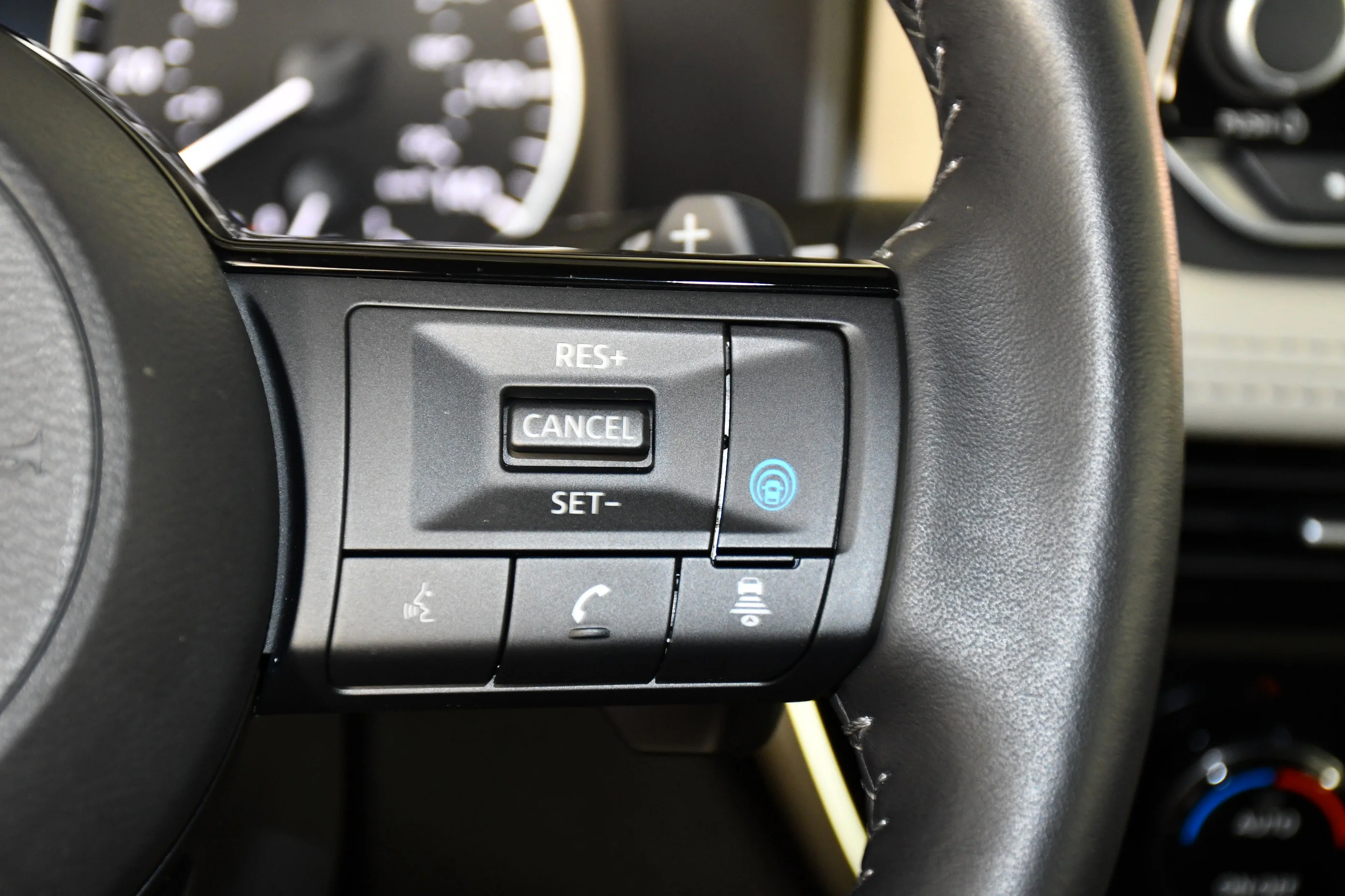 Used 2023 Scarlet Ember Tintcoat Nissan SL image 21