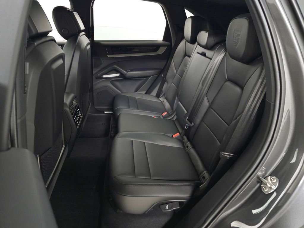 Used 2025  Porsche Base image 43