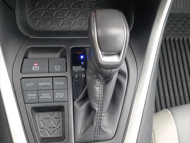 Certified Used 2024 MAGNETIC GRAY MET. Toyota  image 35