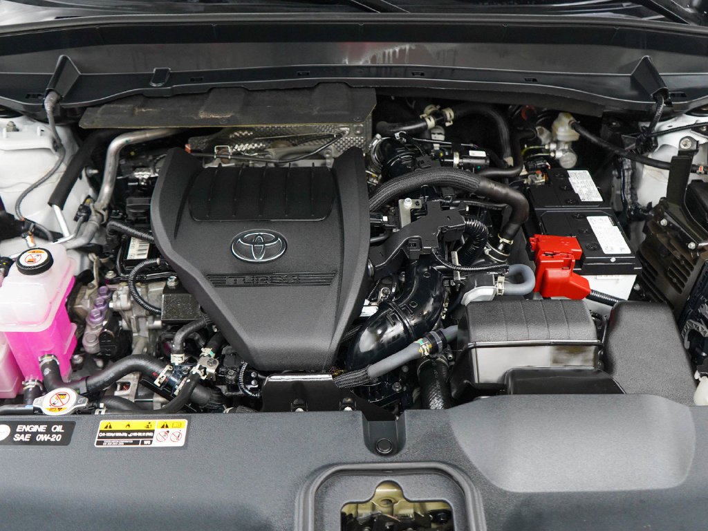 Used 2024 Pearl Toyota Xle image 32