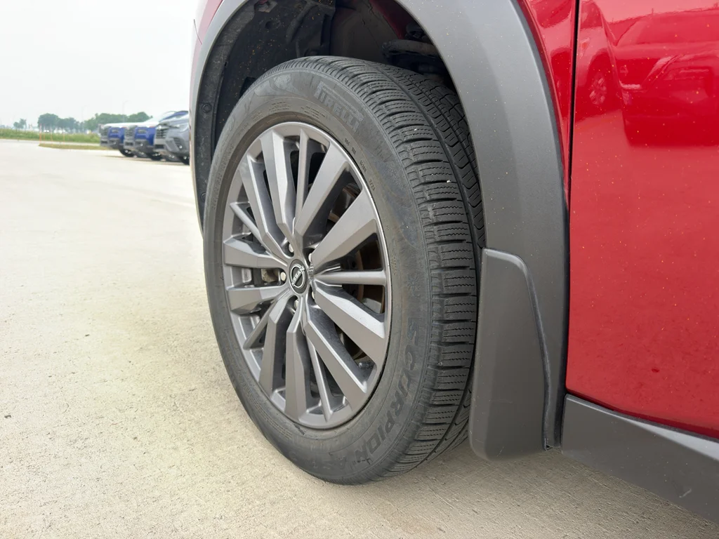 Used 2023 Scarlet Ember Tintcoat Nissan SL image 10