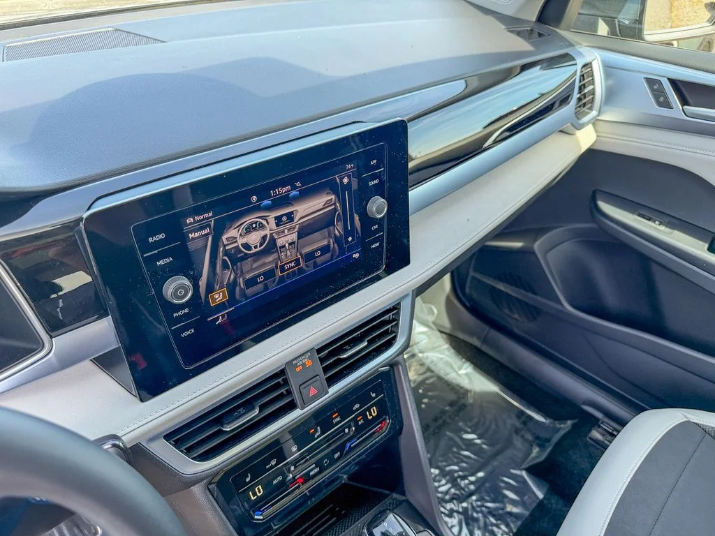 New 2026 Platinum Gray Metallic Volkswagen 1.5T SE image 18