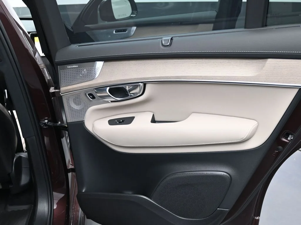 New 2026 Mulberry Red Volvo T8 Ultra image 19
