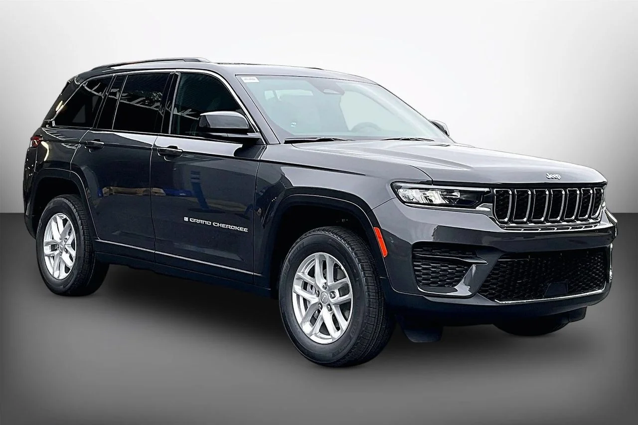 New 2026 Baltic Gray Metallic Clearcoat Jeep Laredo X image 2