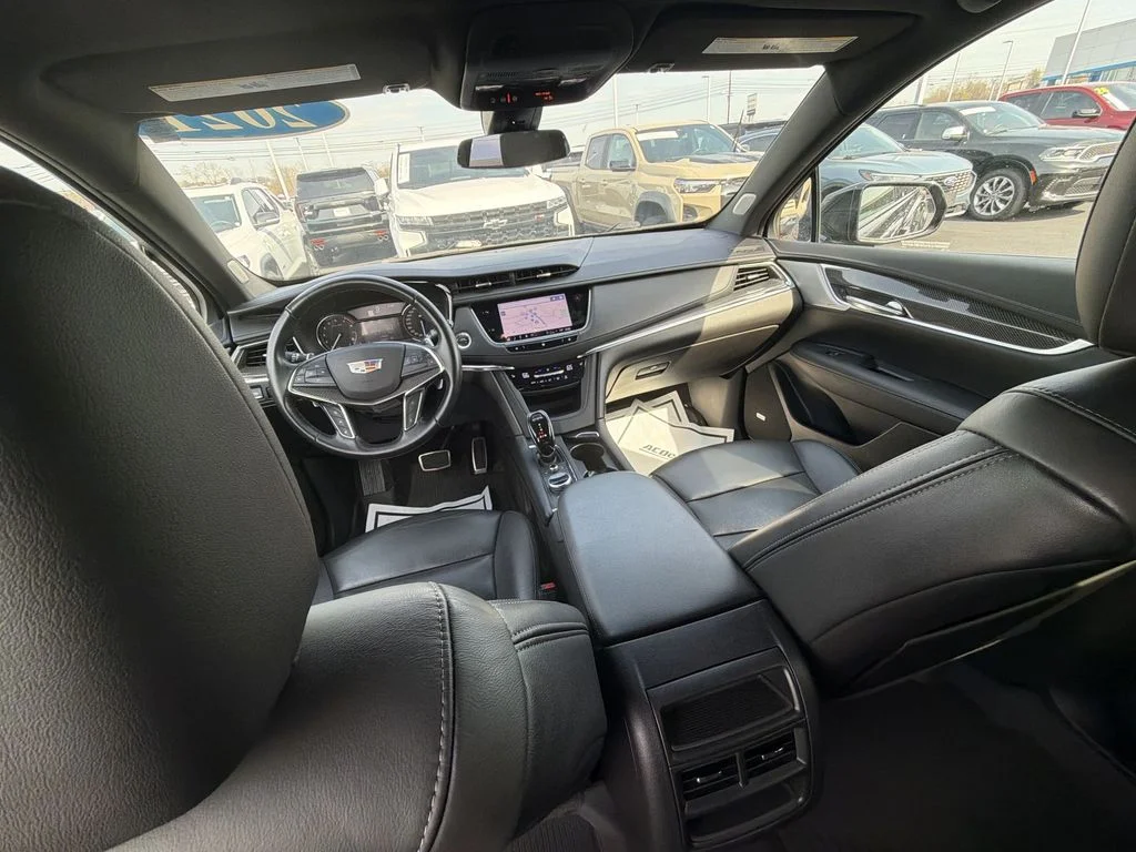 Used 2021 Black Cadillac Sport image 21