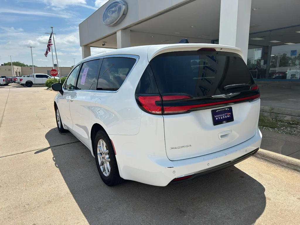 Used 2024 White Chrysler Touring L image 6