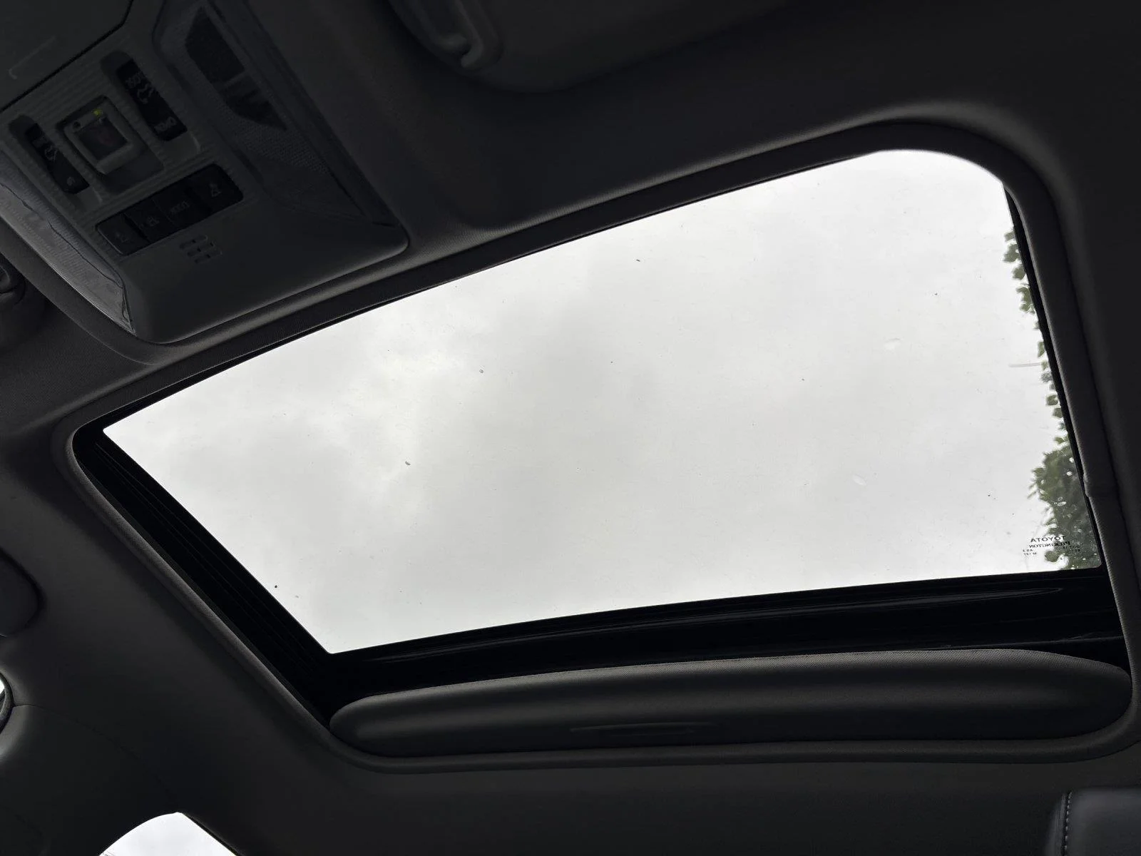 Used 2023 Wind Chill Pearl Toyota XLE Premium image 29