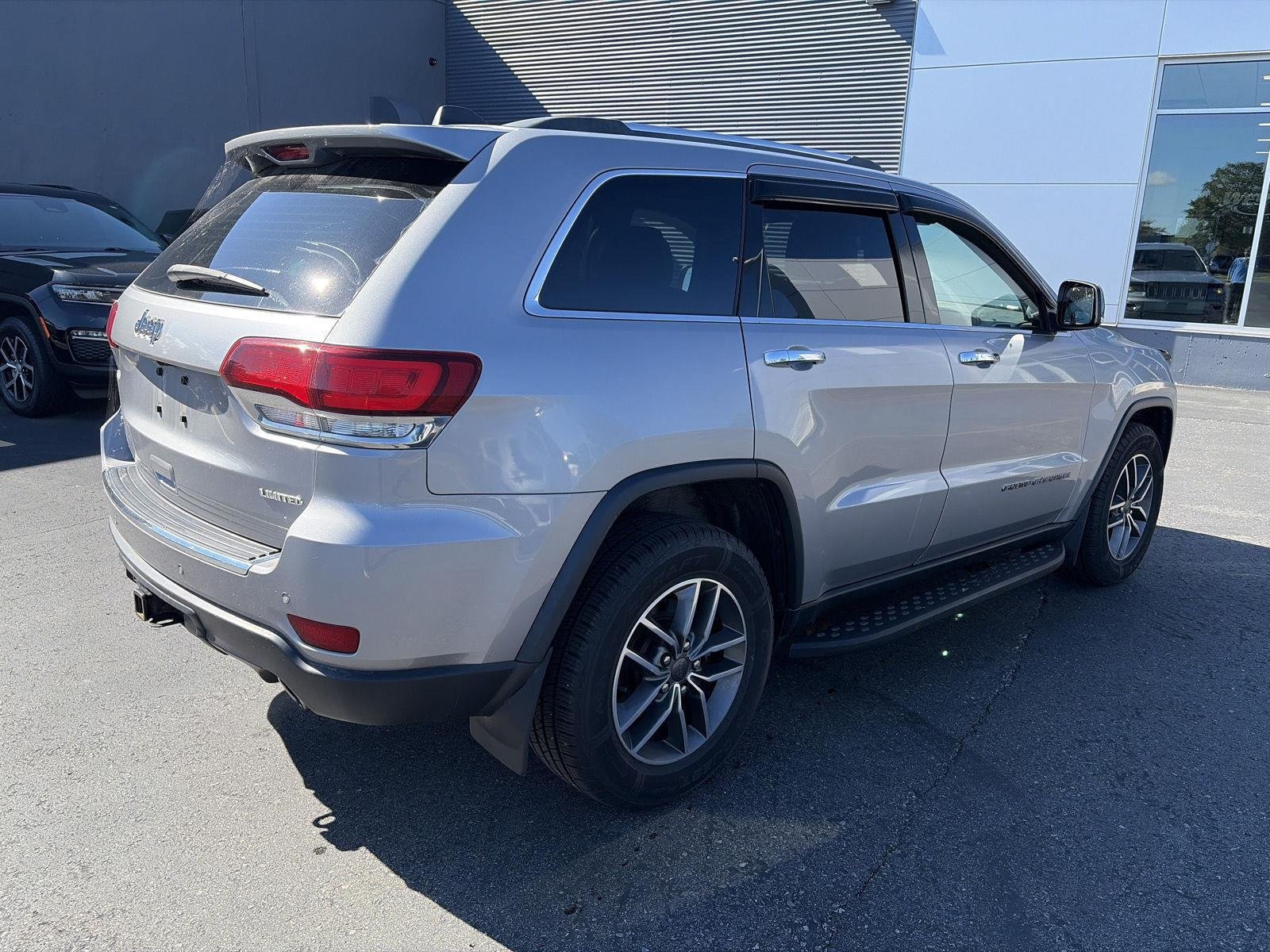 Used 2020 Billet Silver Metallic Clearcoat Jeep Limited image 9