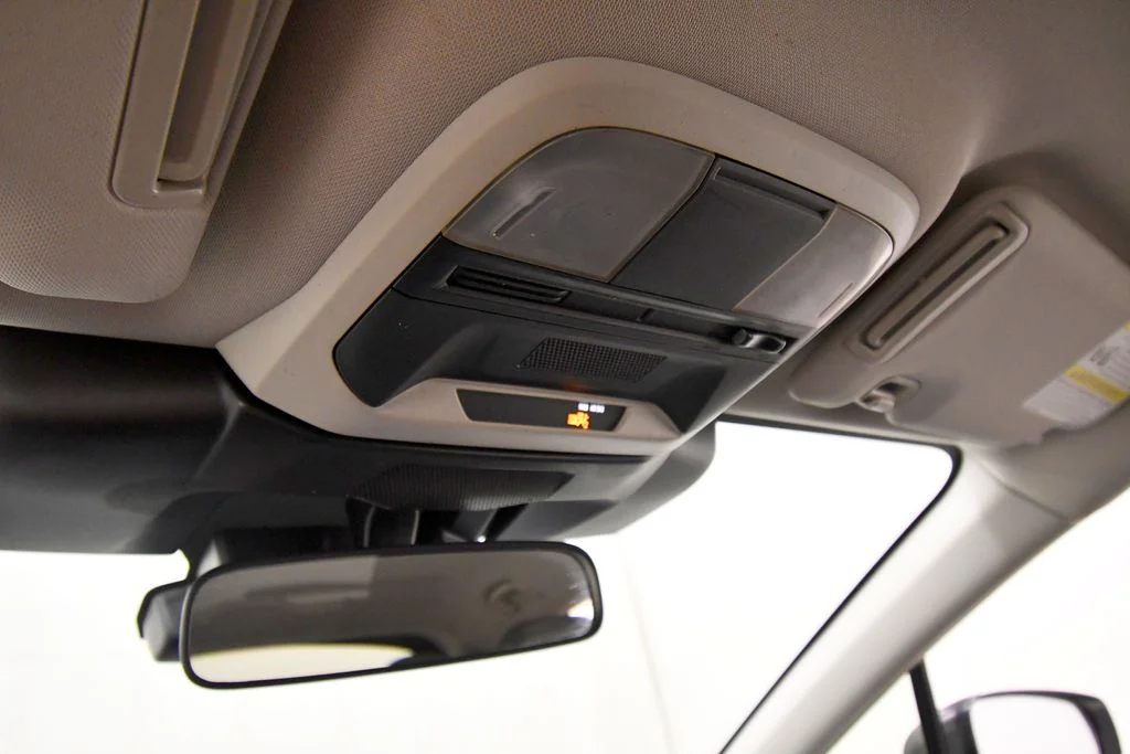 Used 2024 White Subaru Base image 25