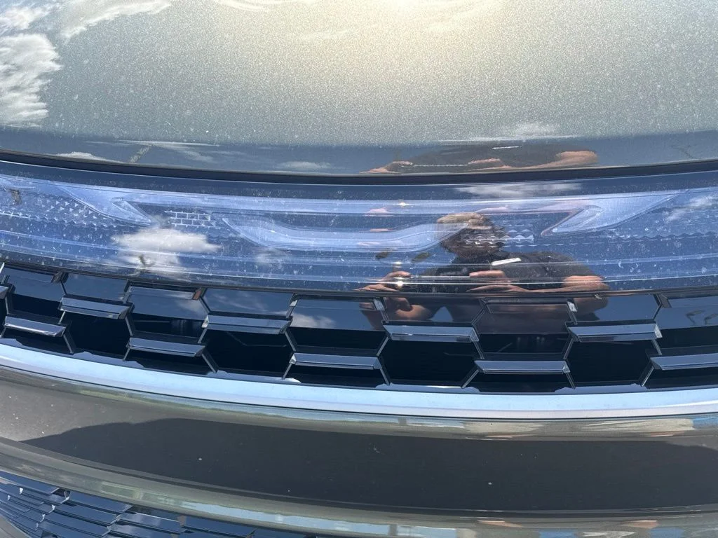 New 2027 Olive Green Pearl-Coat Exterior Paint Chrysler Select image 10