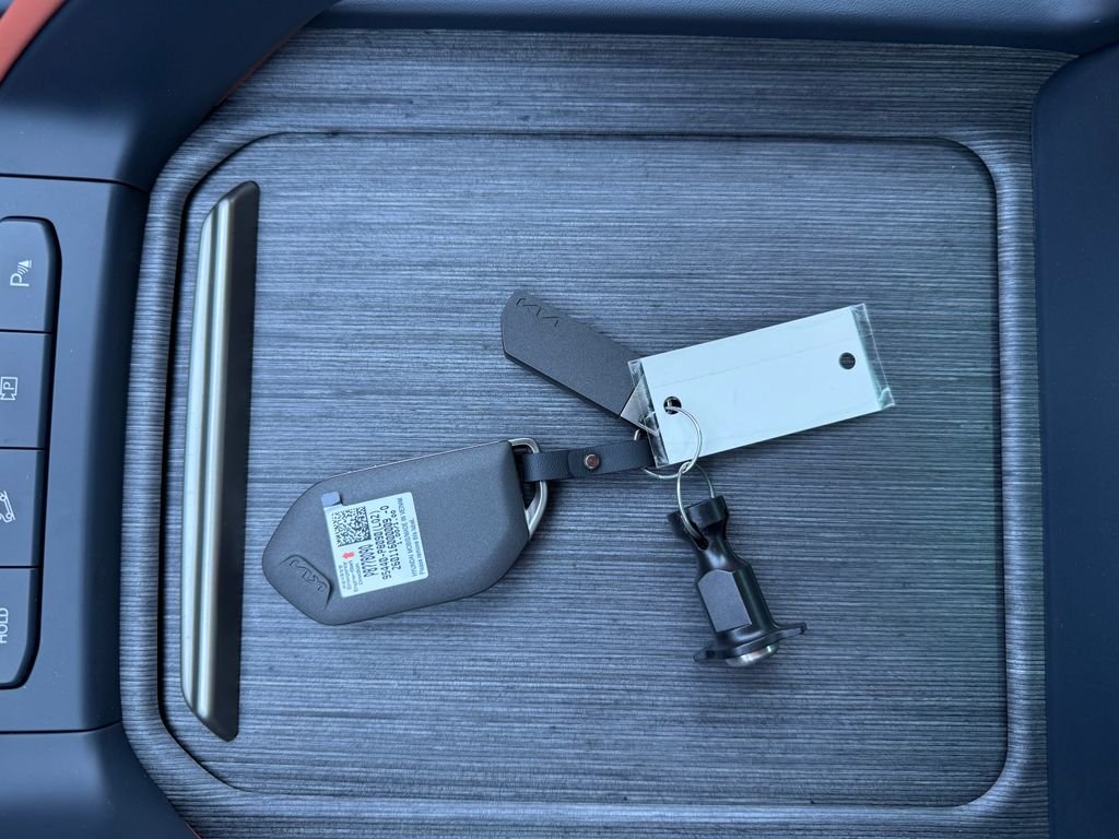 New 2027 Ivory Silver Kia SX-PRESTIGE image 34