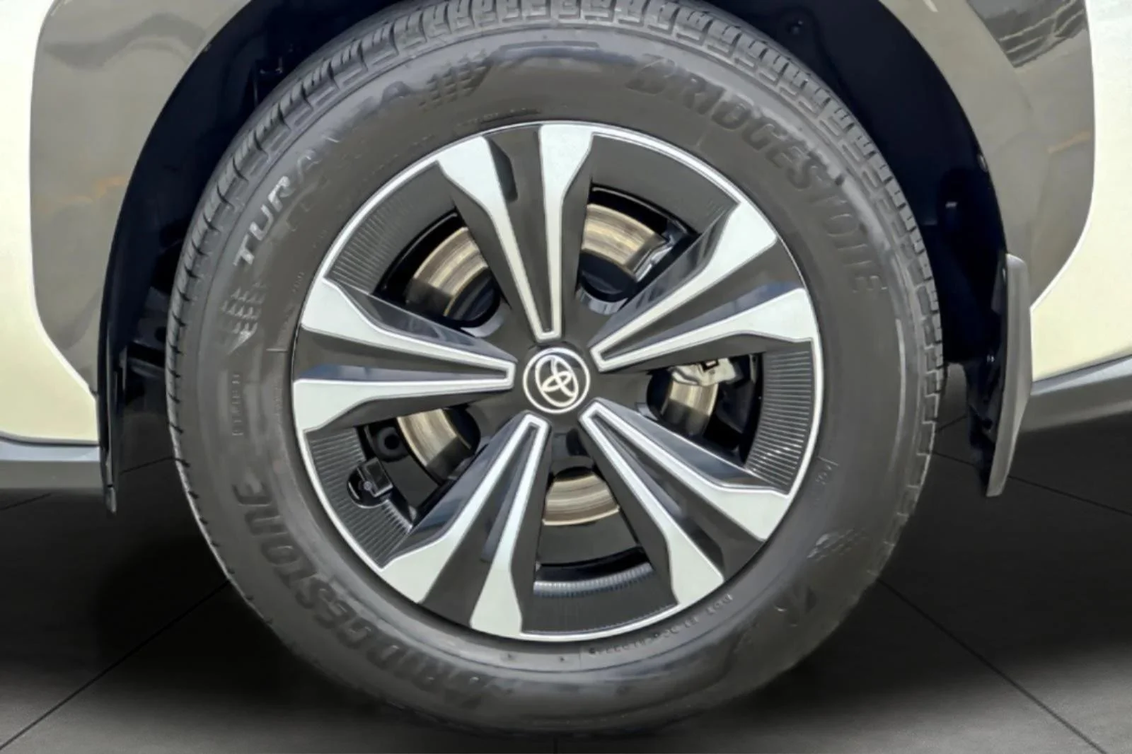 Certified Used 2024 SILVER METALLIC Toyota XLE image 23
