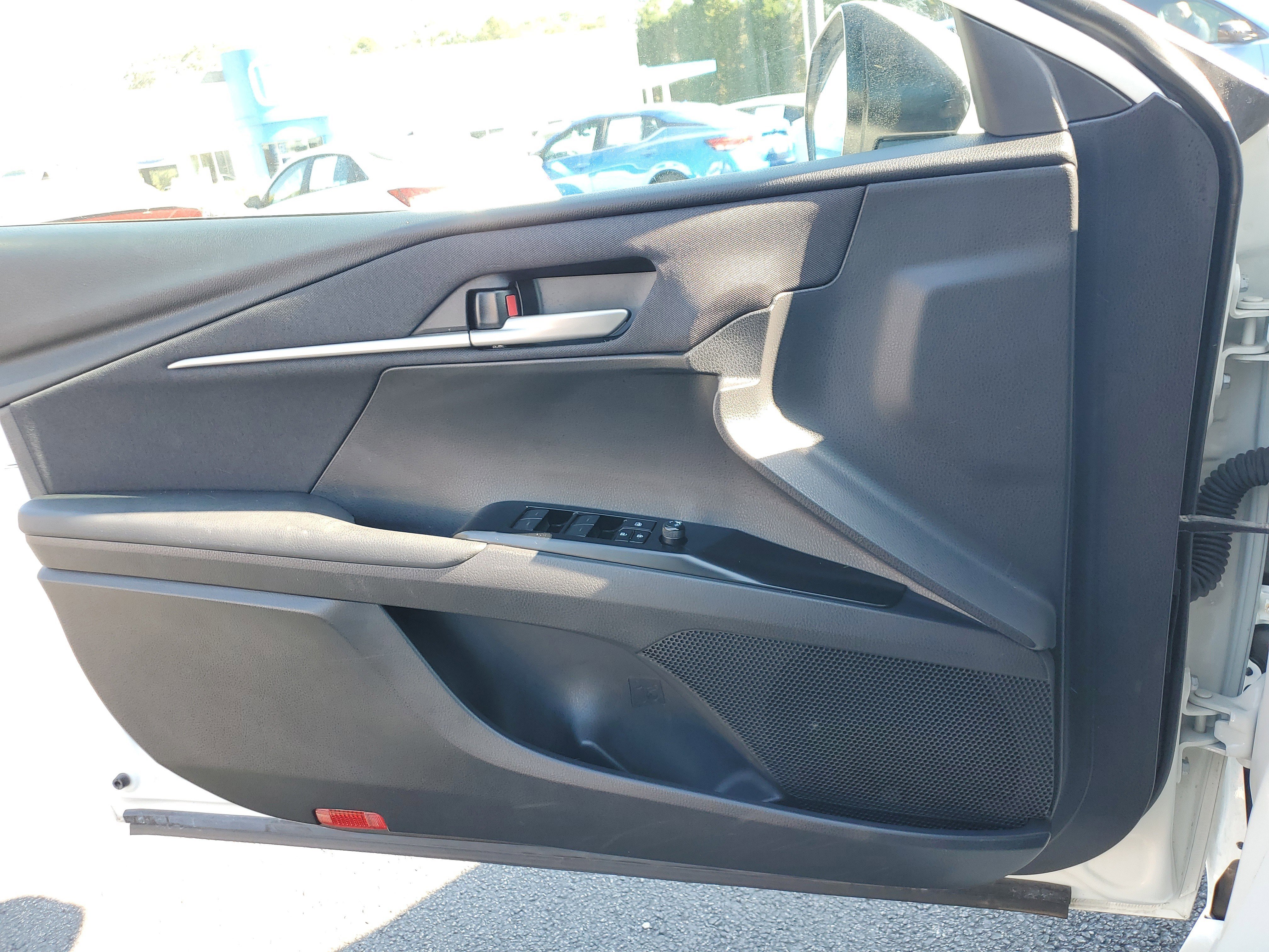 Used 2025 Ice Toyota LE image 29