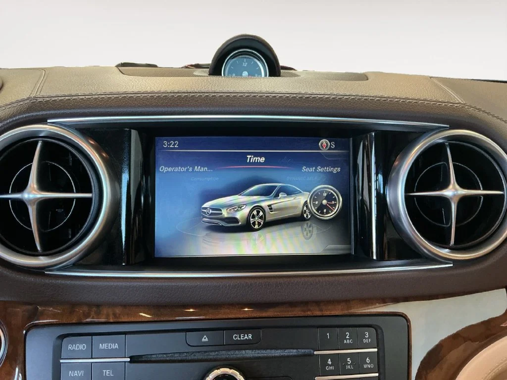Used 2019 White Mercedes-Benz SL 550 image 21