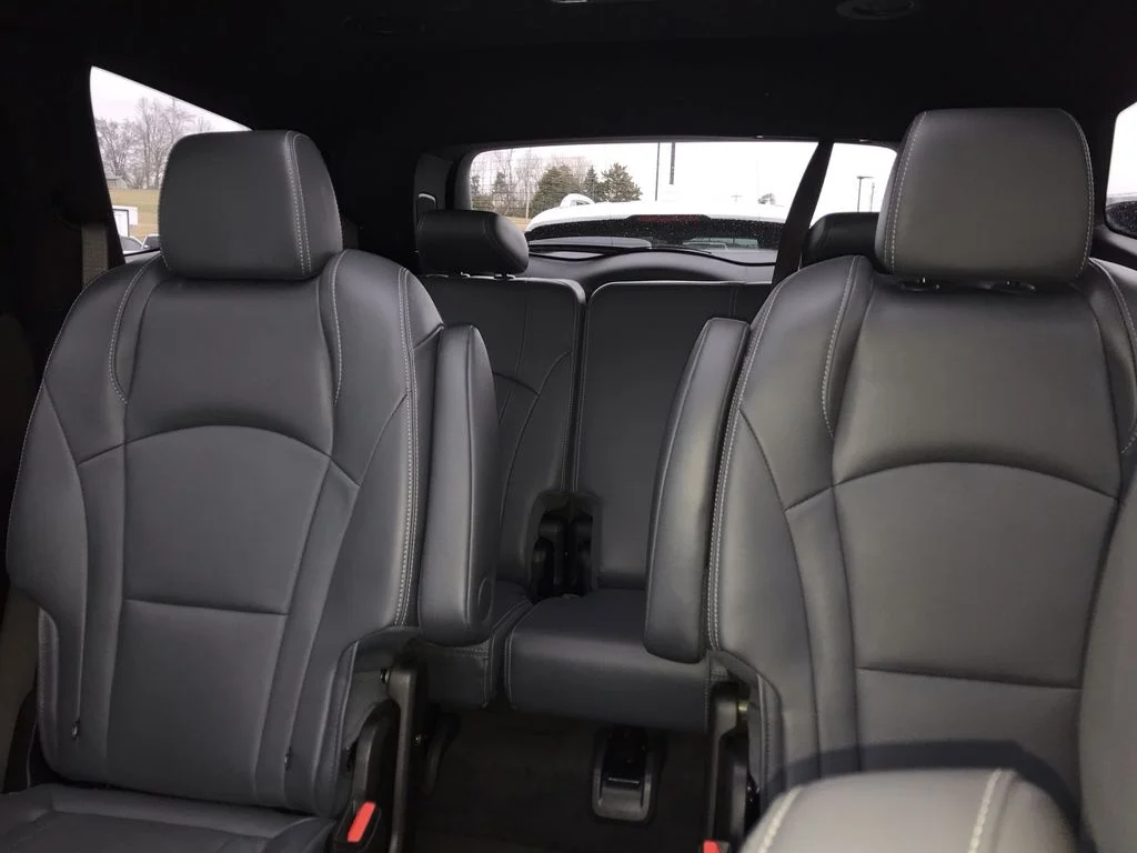 Used 2023 Black Buick Essence image 23
