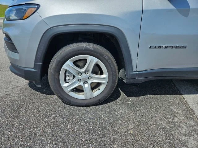 Used 2023 Gray Jeep Latitude image 27