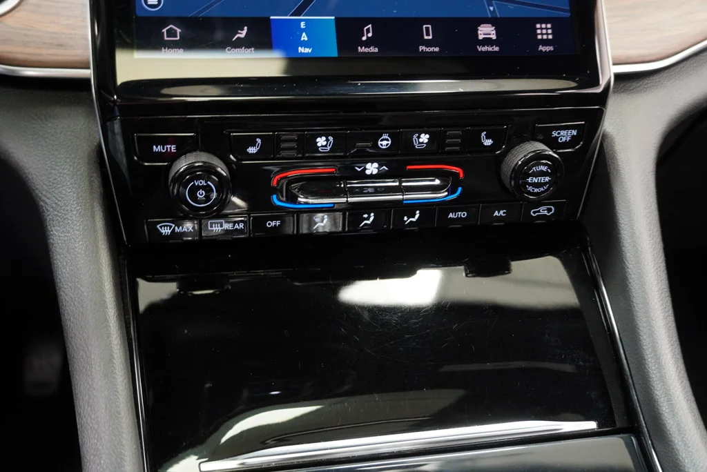 Used 2021 Silver Jeep Summit image 33