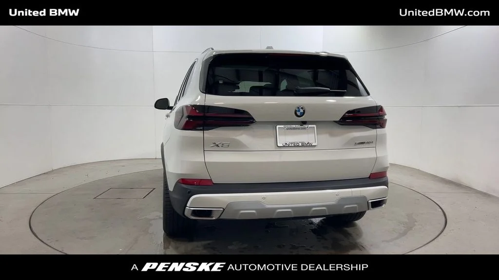Used 2026 Alpine White BMW sDrive40i image 7