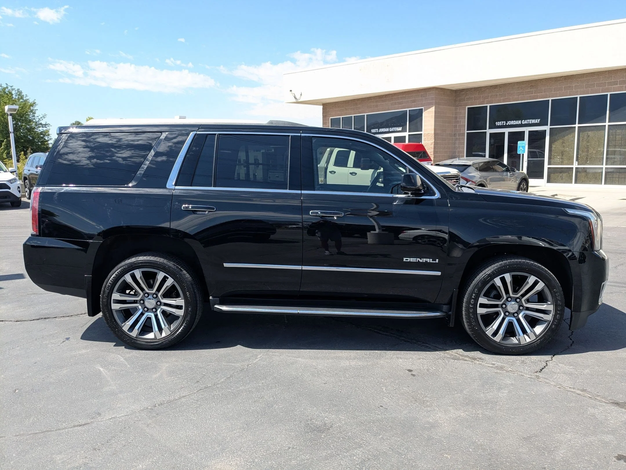 Used 2017 Onyx Black GMC Denali image 6
