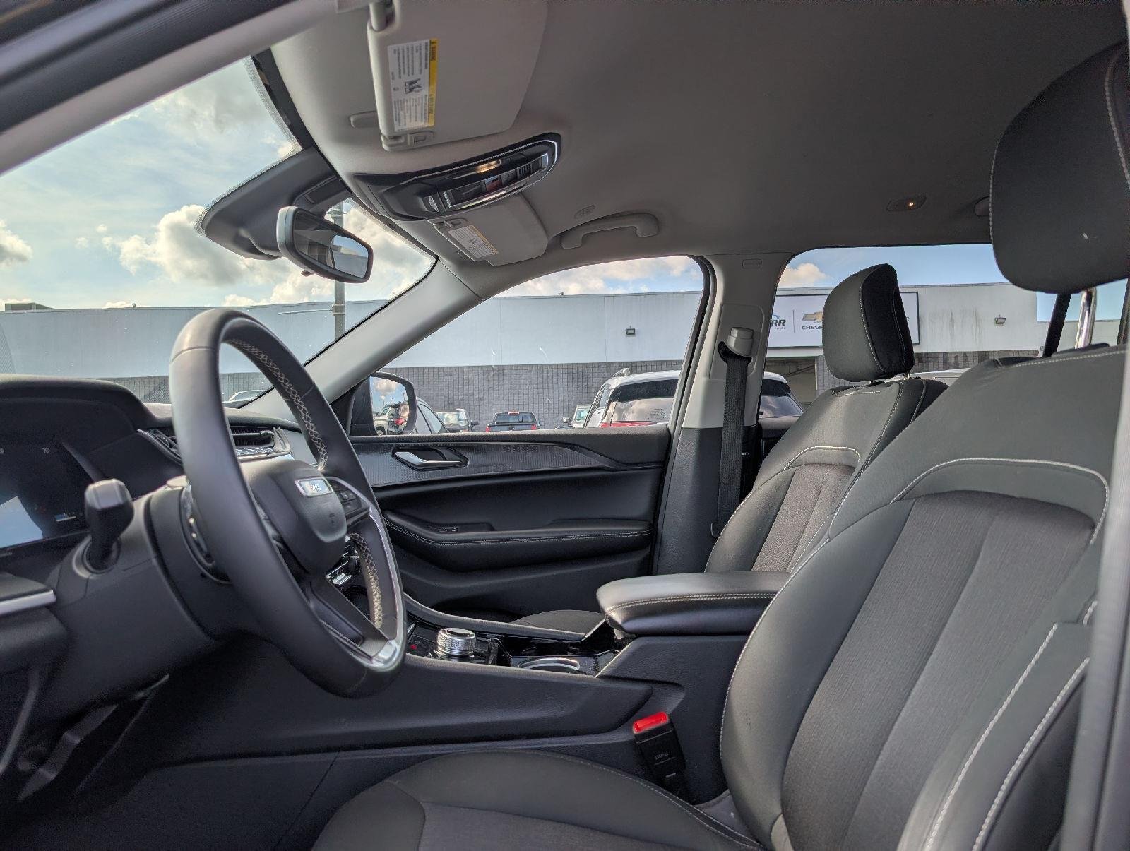 Used 2023 Diamond Black Crystal Pearlcoat Jeep Laredo image 8