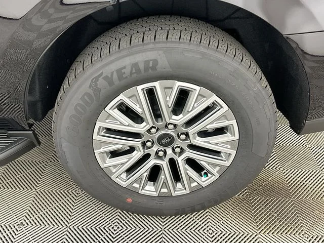 New 2026 Ford Expedition Platinum