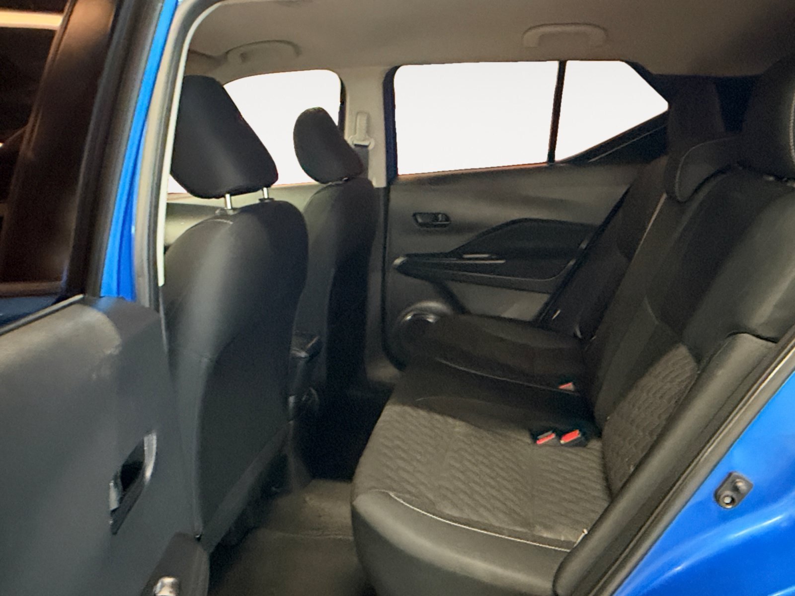 Used 2022 Electric Blue Metallic Nissan S image 23