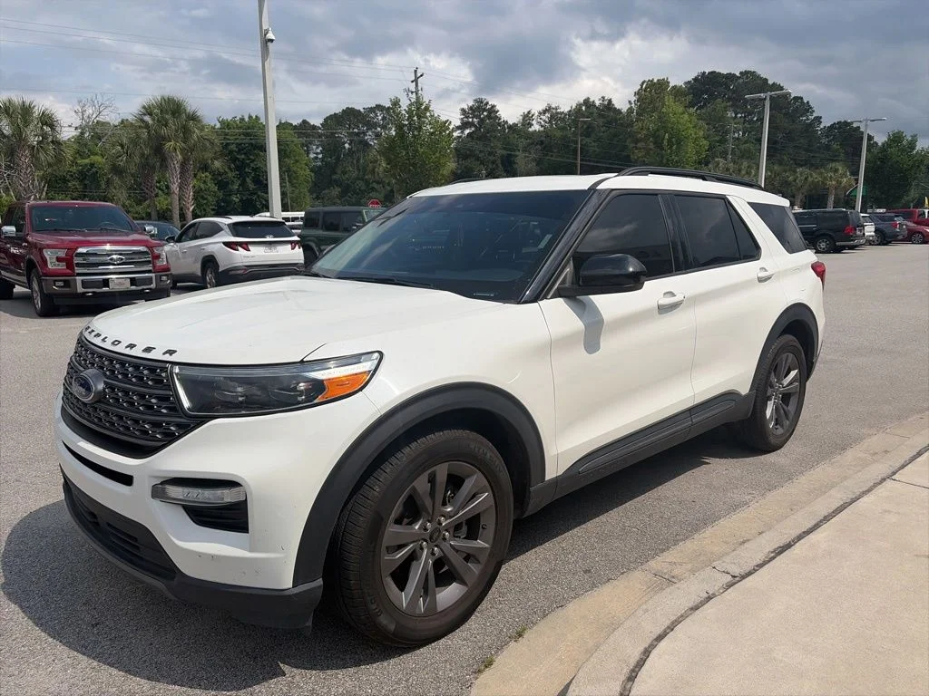 2023 Ford Explorer XLT RWD's photo