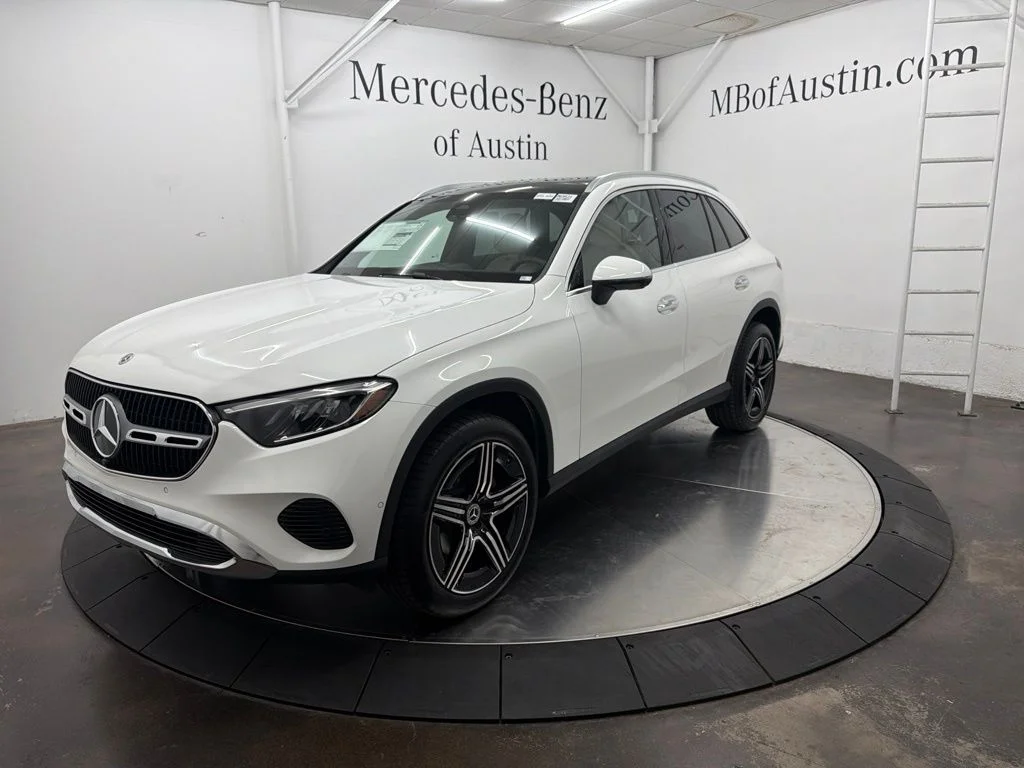New 2027 White Mercedes-Benz GLC 300 image 3