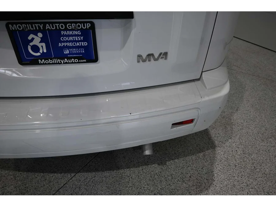 Used 2014 WHITE VPG DX Mobility Handicap Van image 37